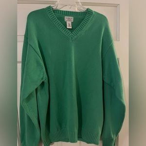 Men’s L.L. Bean V-neck cotton sweater, perfect for St Patty’s day!!